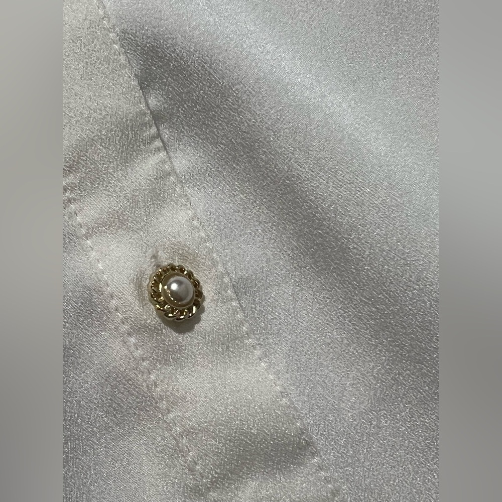 Ivory 3/4 Pleated Bell Sleeve Pearl Style Buttons 70s Look Blouse Karl Lagerfeld - Picture 5 of 7